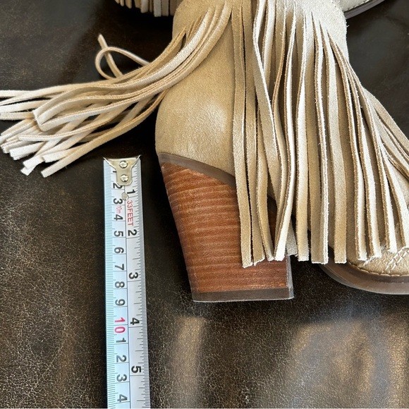 Dingo Cream Ankle Booties with Fringe Detail size 6.5 - Picture 10 of 11